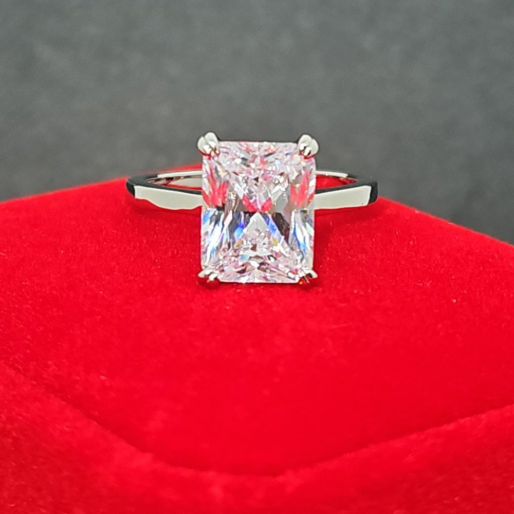 CGSRING  4 Carat Radiant Cut Solitaire Moissanite Ring Size 6.5 (NWOT)